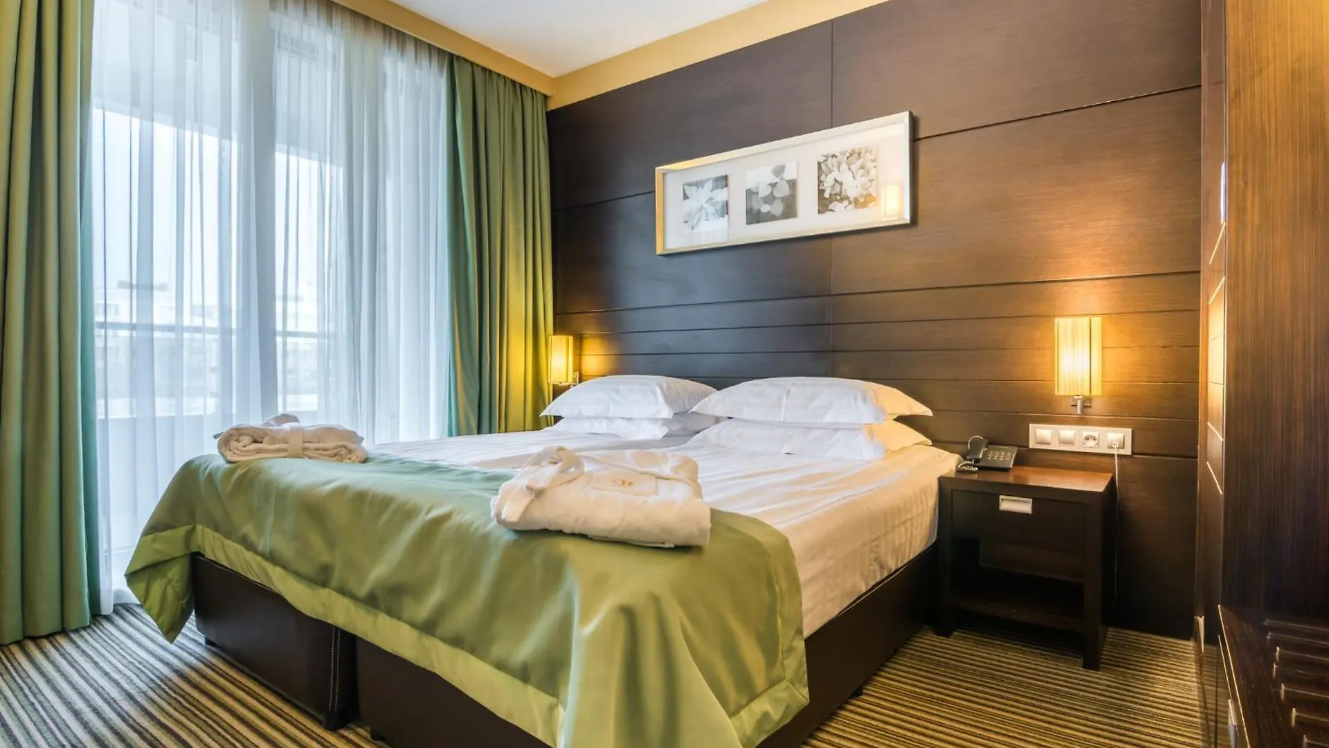 Best Western Plus Olives City Hotel - Free Pool & Parking 소피아 불가리아