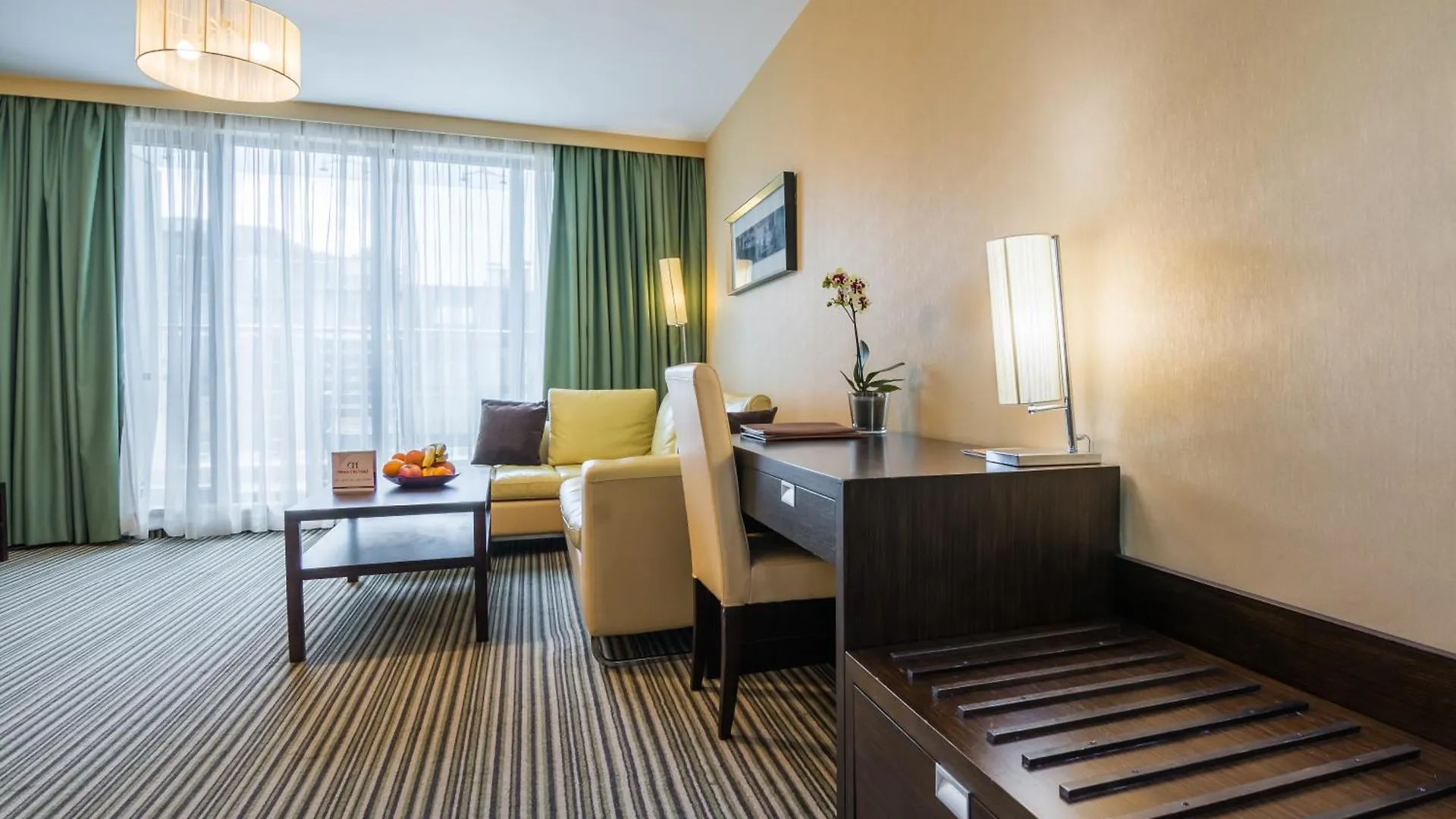 Best Western Plus Olives City Hotel - Free Pool & Parking София