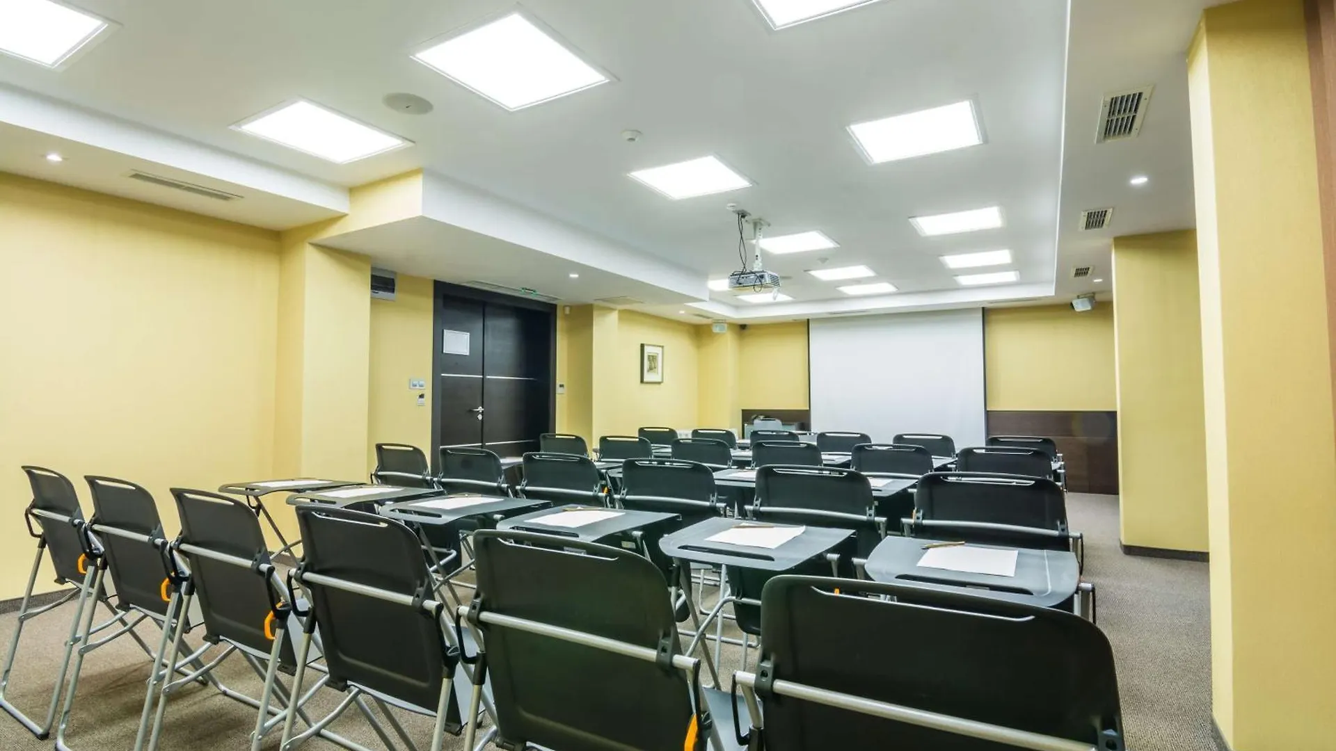 Best Western Plus Olives City Hotel - Free Pool & Parking 소피아