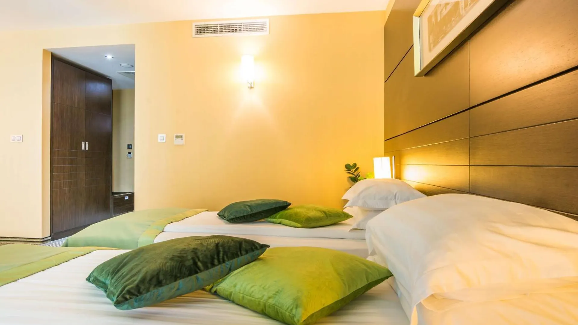 Best Western Plus Olives City Hotel - Free Pool & Parking Sofía