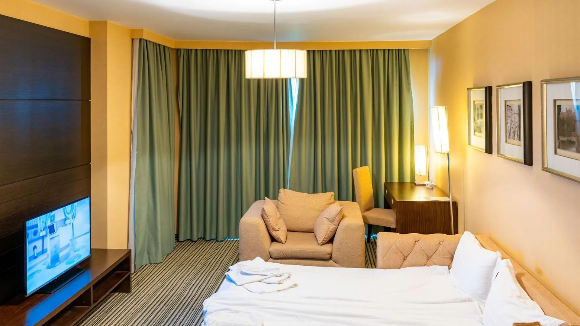 Best Western Plus Olives City Hotel - Free Pool & Parking Sofía